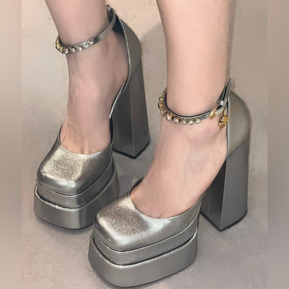 NEW Versace Medusa aevitas leather heels Versace Silver